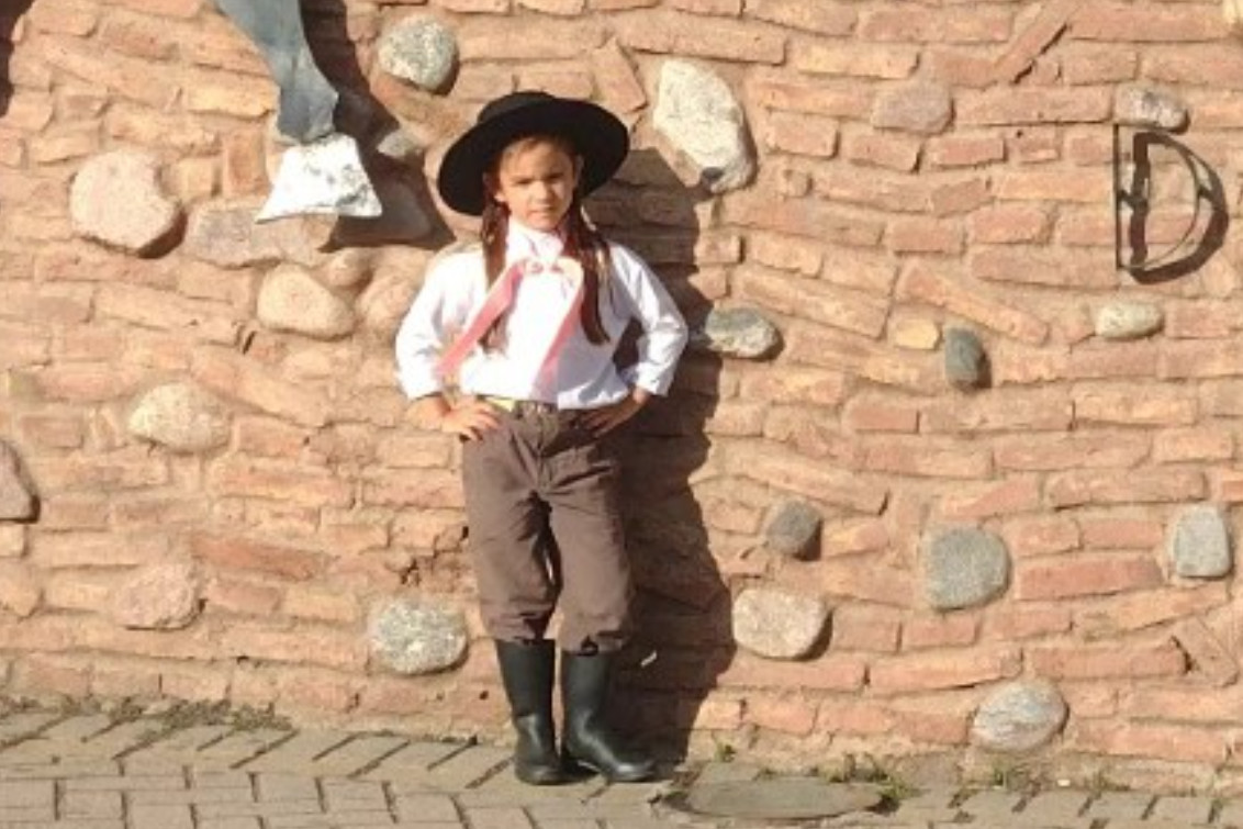  Mia Albarracín cumplió su sueño y se presentó con su tropilla de petisos en Jesús María