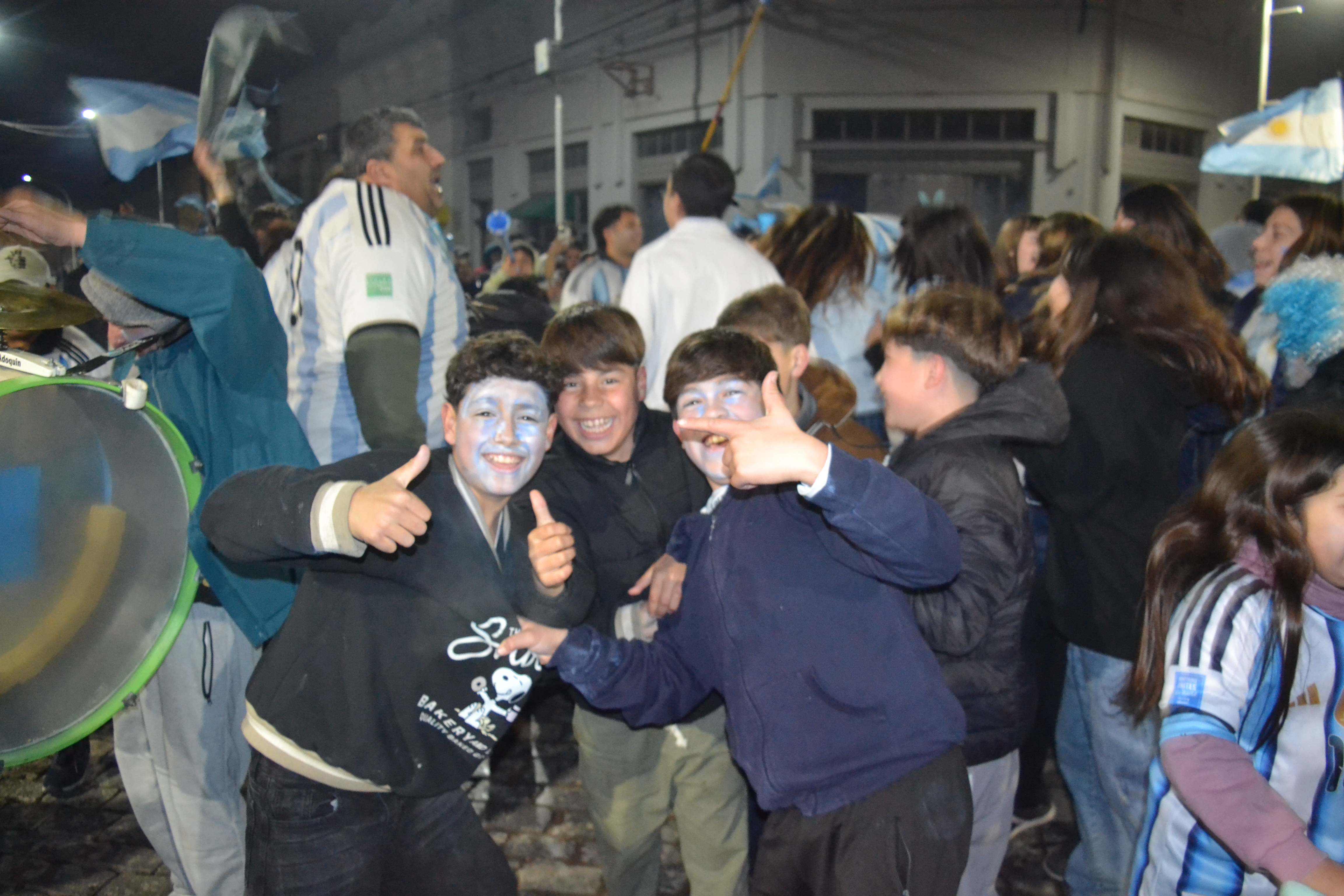 La ciudad volvió a vestirse de celeste y blanco para celebrar el pase de Argentina a las semifinales