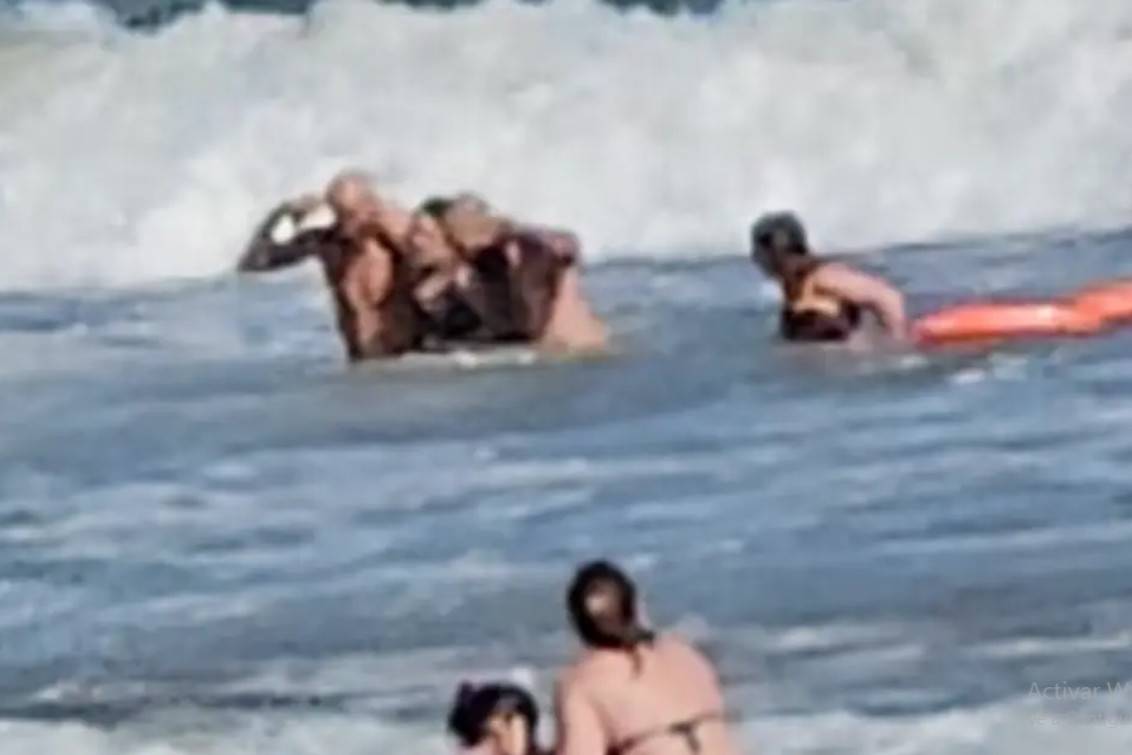  Guardavidas de Pehuen Co rescataron a una madre y sus hijas del mar