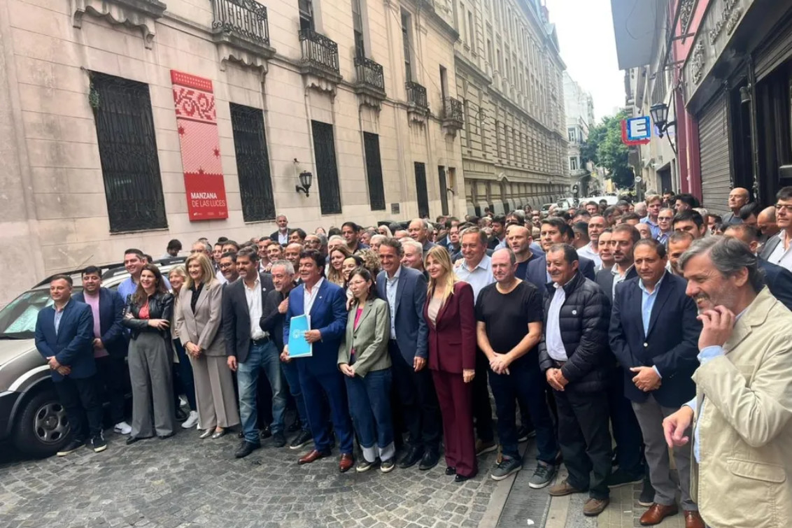 Intendentes marchan a Capital Humano por fondos para la asistencia alimentaria