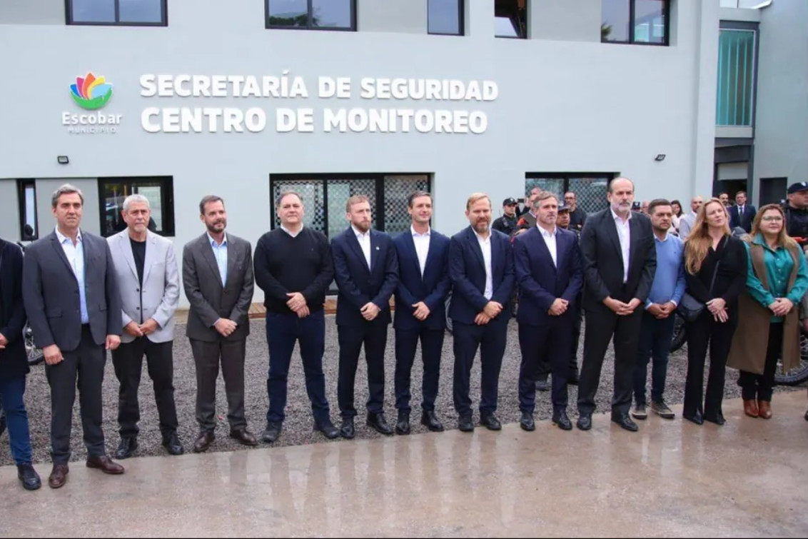 Intendentes bonaerenses piden más automomía para manejar sus policías y el uso de armas de fuego