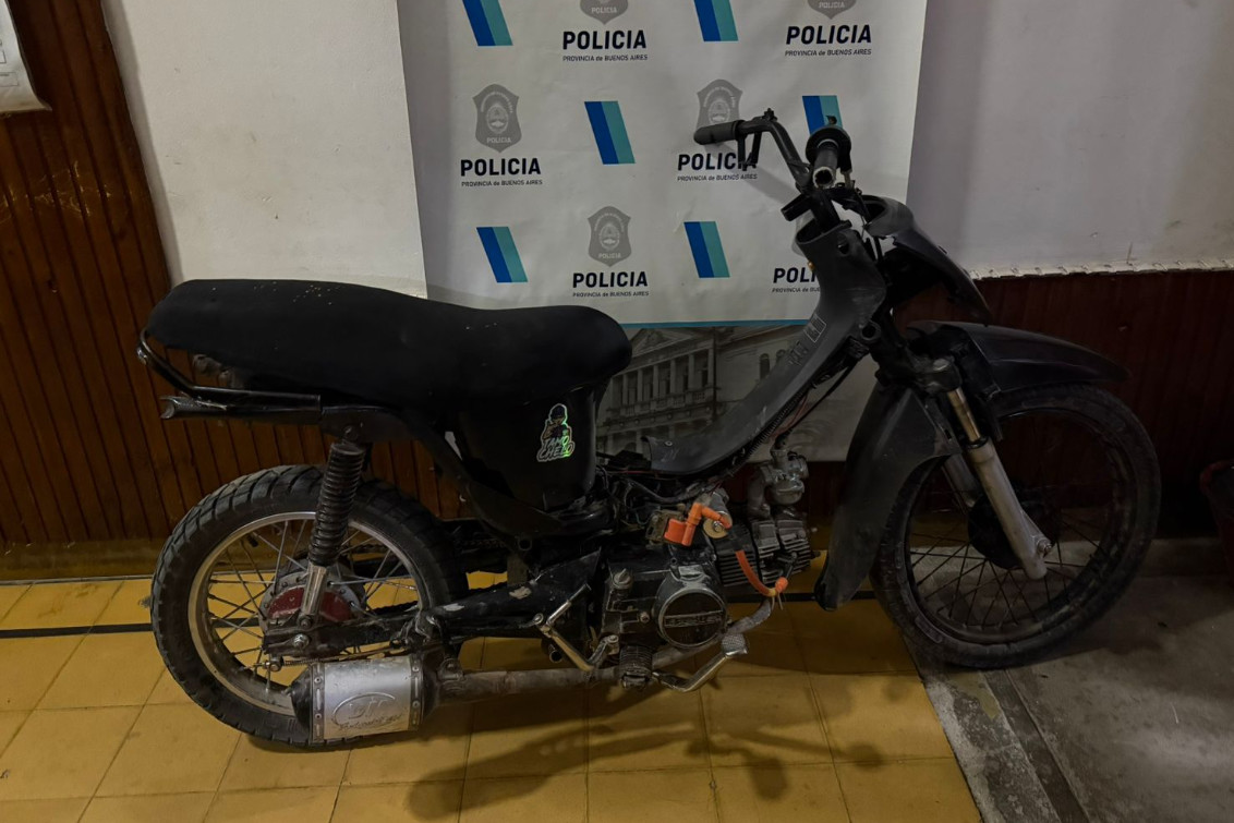  Aprehenden a un joven tras persecución policial y buscan una moto robada en la ciudad