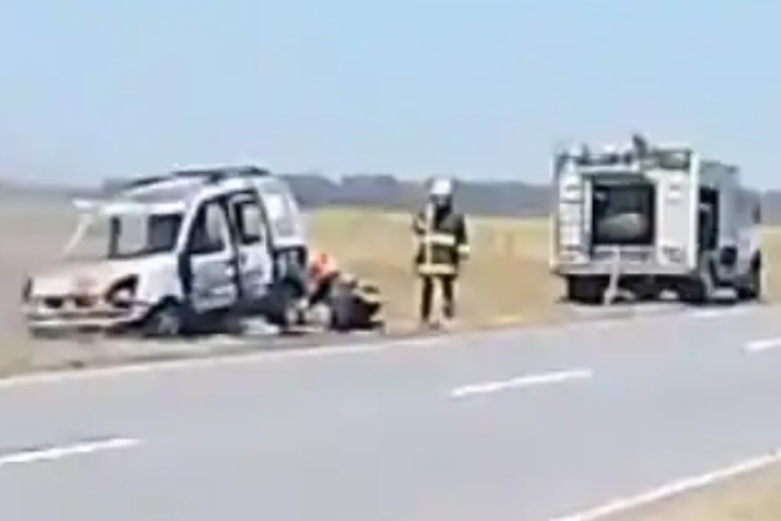 Un vehículo se incendió en la Ruta 228 y una familia pringlense logró ponerse a salvo