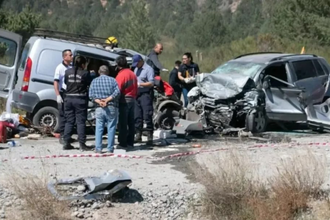 Tragedia en Bariloche: tres personas murieron y una está grave tras un choque frontal en la Ruta 40