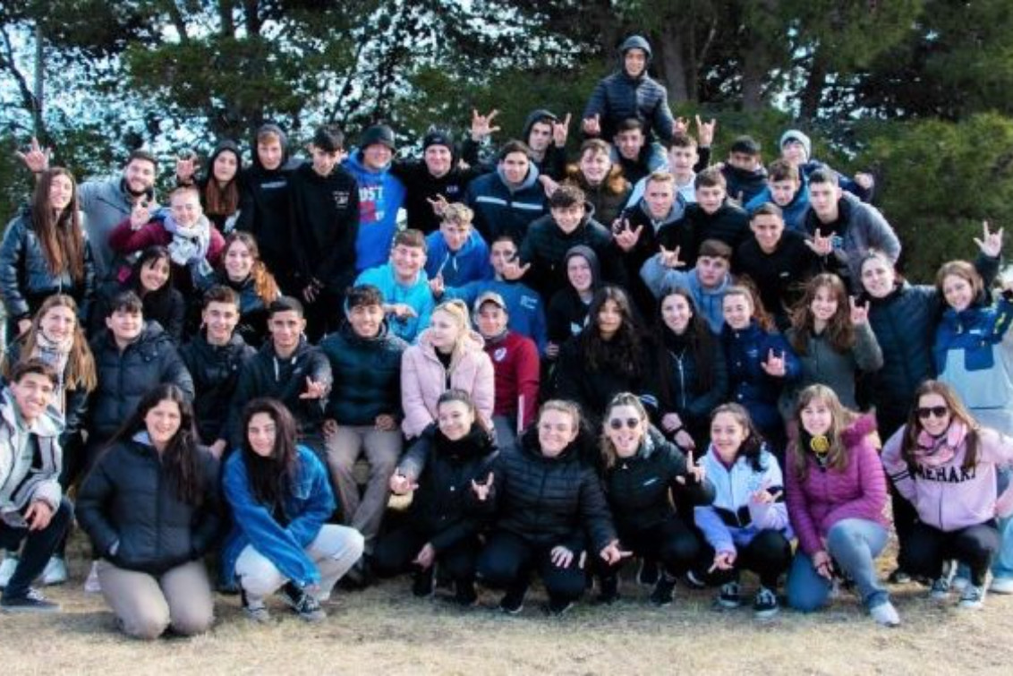 Miles de estudiantes beneficiados por el programa Viajes de Fin de Curso visitan Monte Hermoso