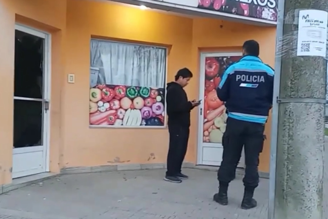   Vandalismo y robo en una verdulería de Avenida José García de la Calle y 57