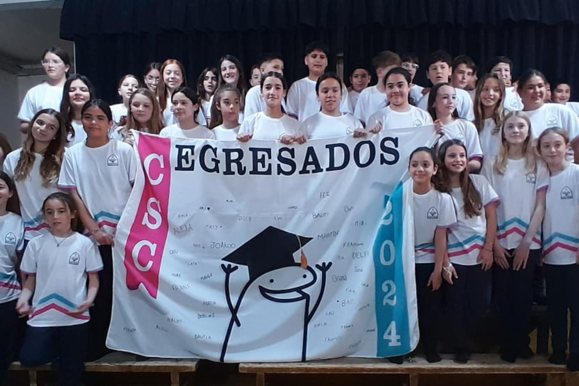  Los egresados del Colegio Sagrado Corazón presentaron sus remeras