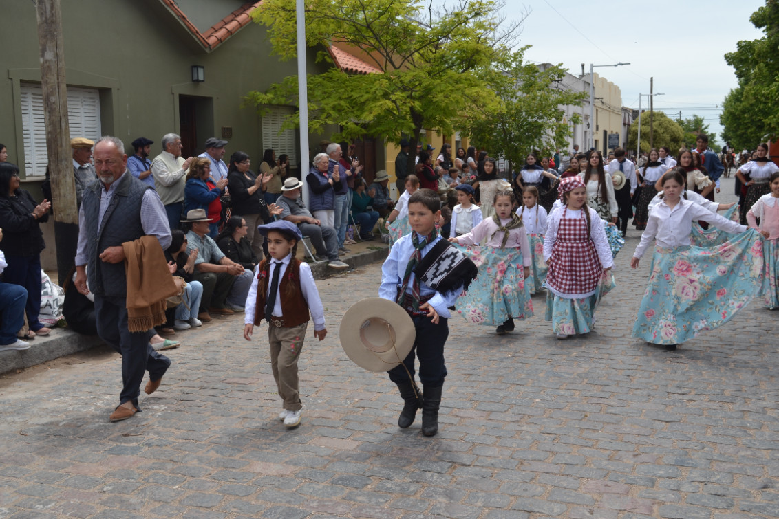 La Fiesta de “El Fogón de los Gauchos” reafirmó su tradición con un multitudinario desfile