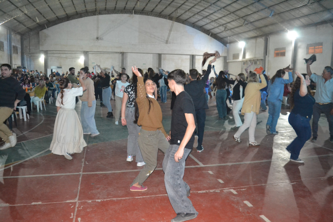  La “Peña del Encuentro” convocó a una noche de folklore, identidad y emoción en Pringles