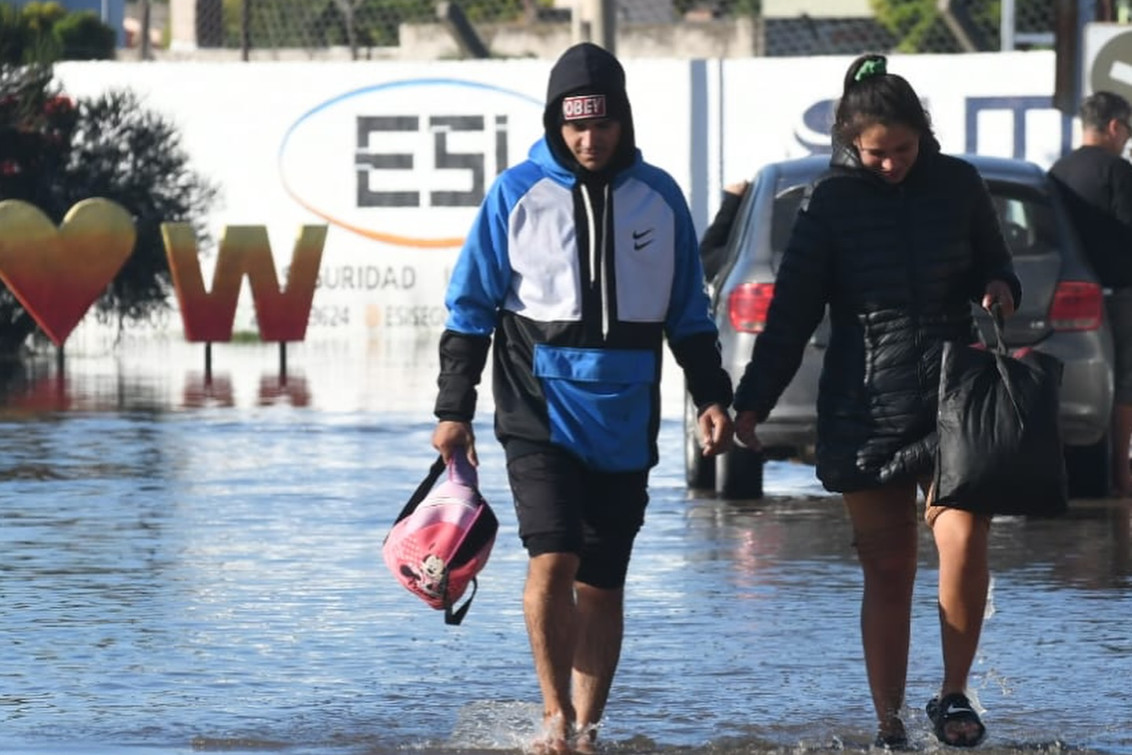  Ingeniero White: Vecinos siguen sufriendo las inundaciones