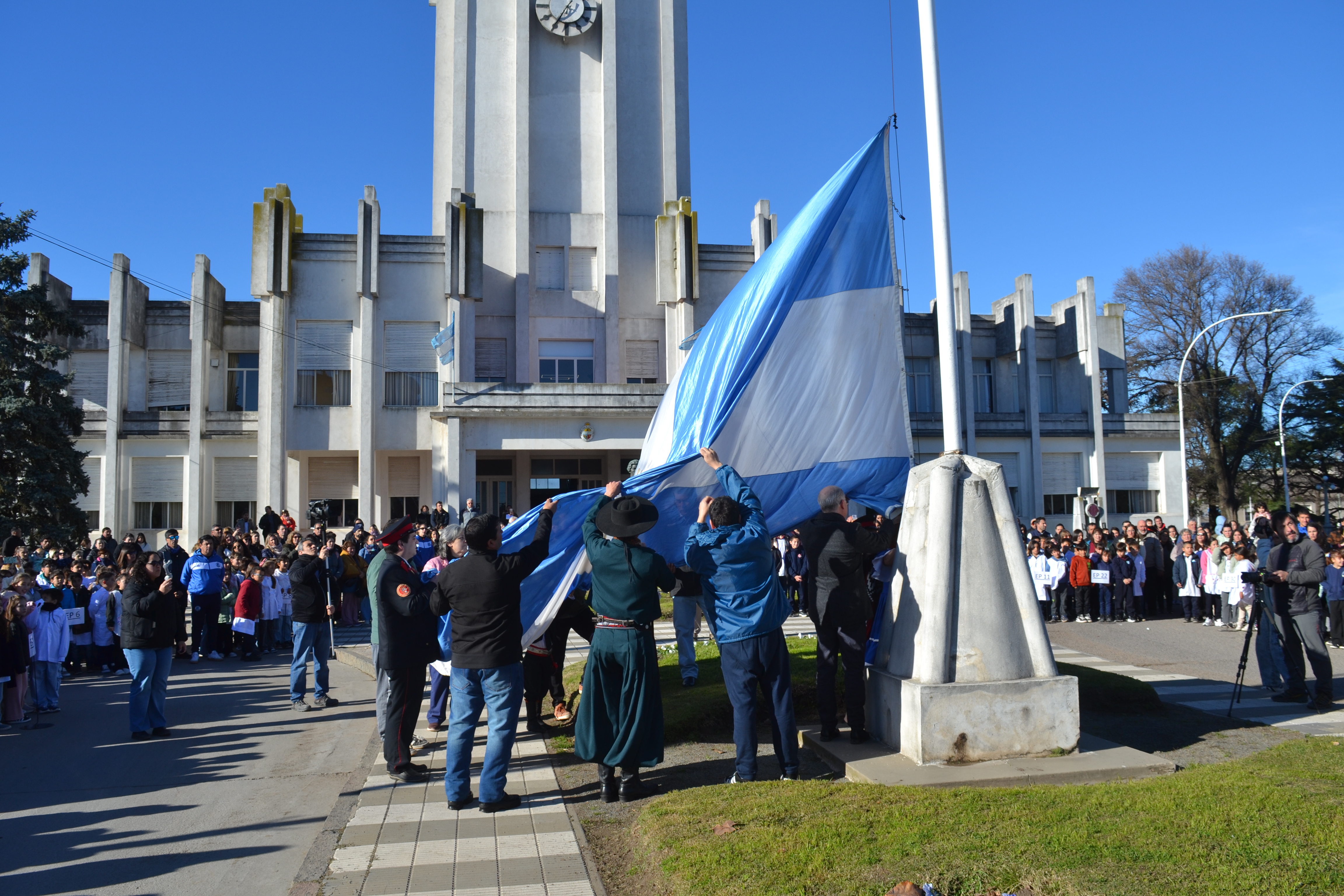  Más de 390 alumnos de cuarto año realizaron la Promesa de Lealtad a la Bandera