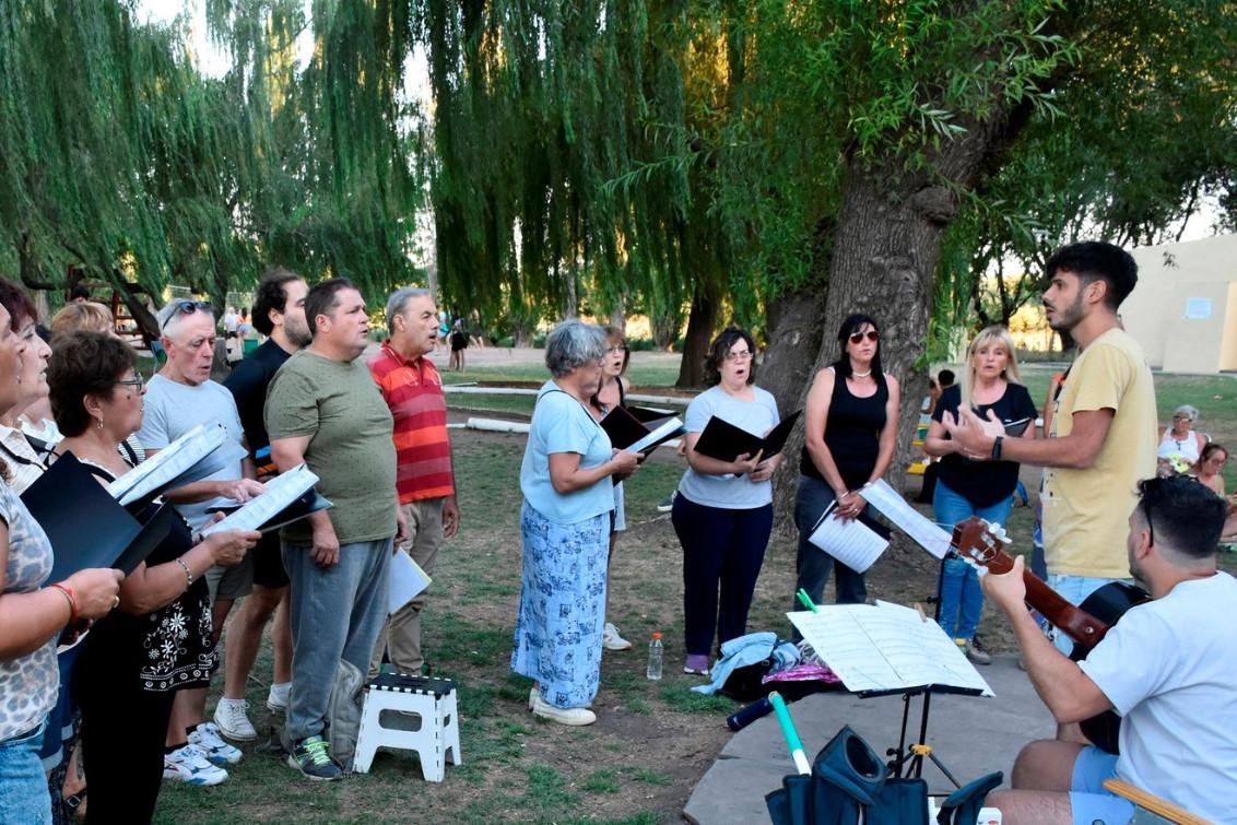  Arte, música y encuentro en un domingo distinto en el Balneario Municipal