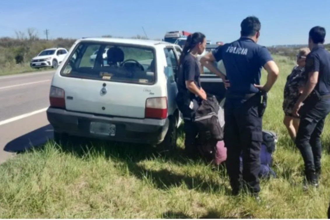 PUNTA ALTA: Dos jóvenes fueron detenidos tras robar un auto con las llaves puestas