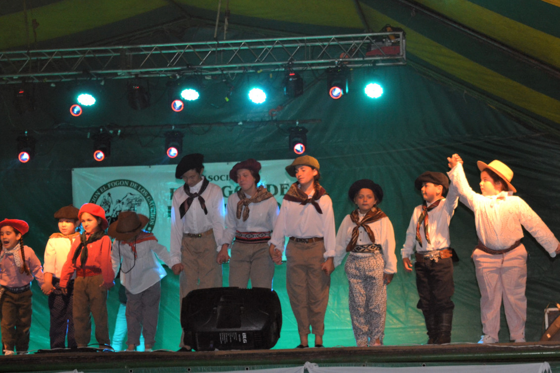 El Fogón de los Gauchos vivió una gran segunda jornada con música, danza y tradición