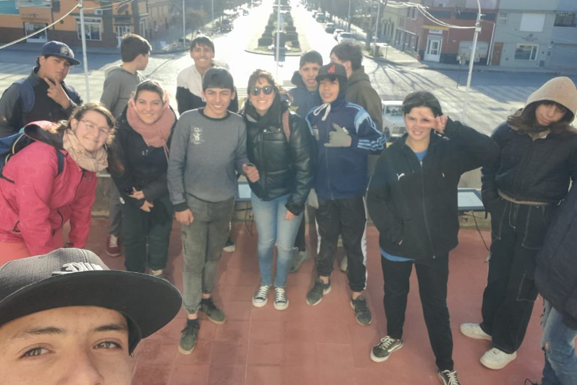 LOS CHICOS DEL PROGRAMA ENVIÓN VISITARON EL PALACIO MUNICIPAL