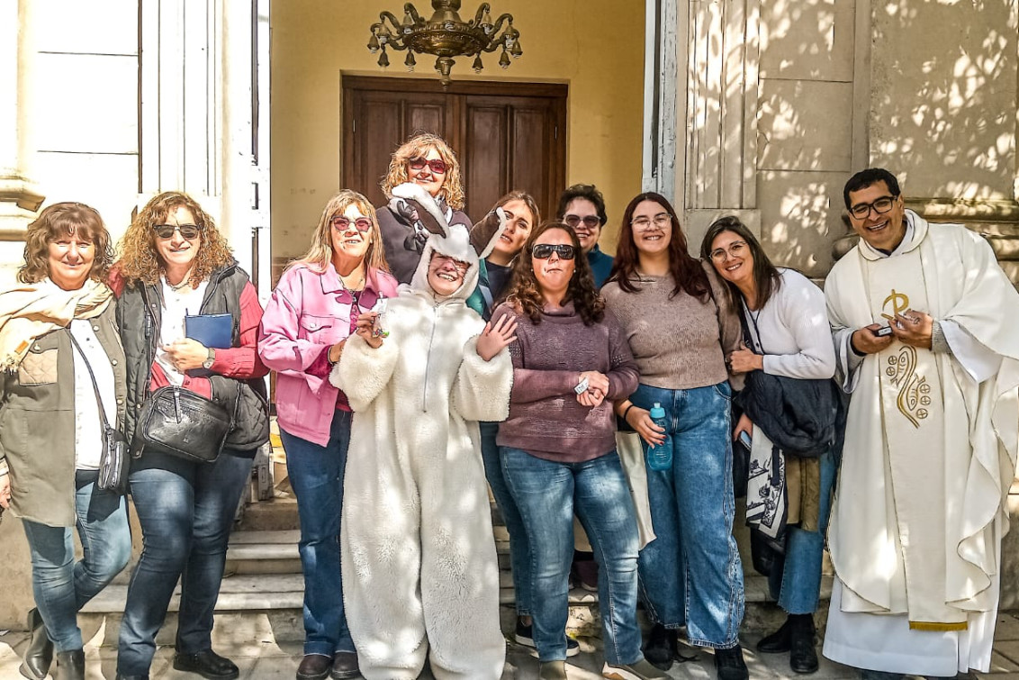   Los niños participaron de una entretenida búsqueda del Huevo de Pascua