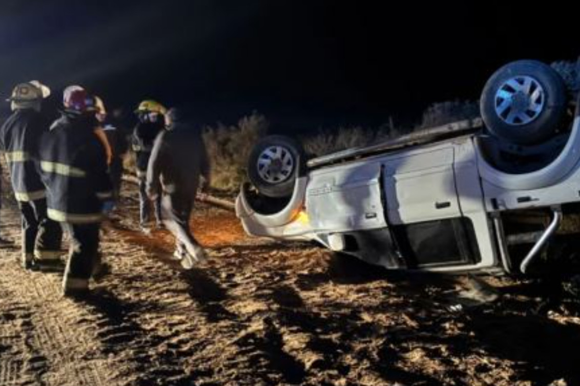   Siguieron de largo y volcaron en una curva antes de llegar a San Blas