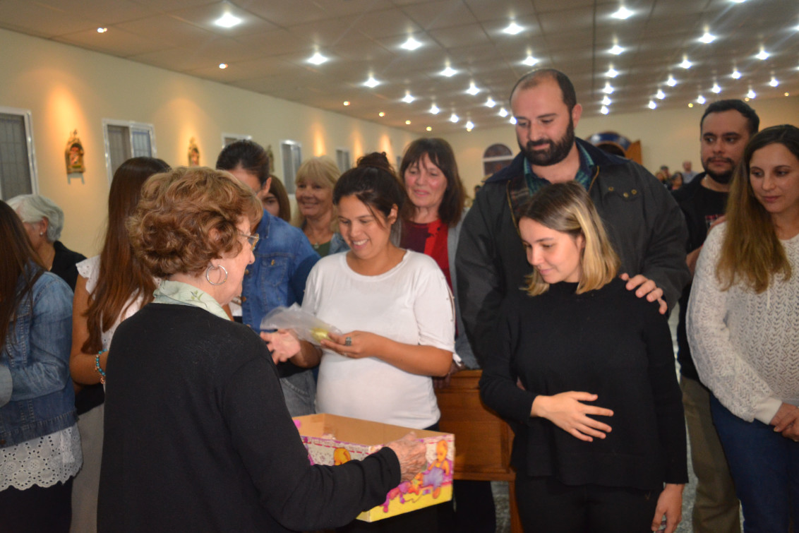  Diez futuras mamás recibieron la bendición en el Día del Niño por Nacer
