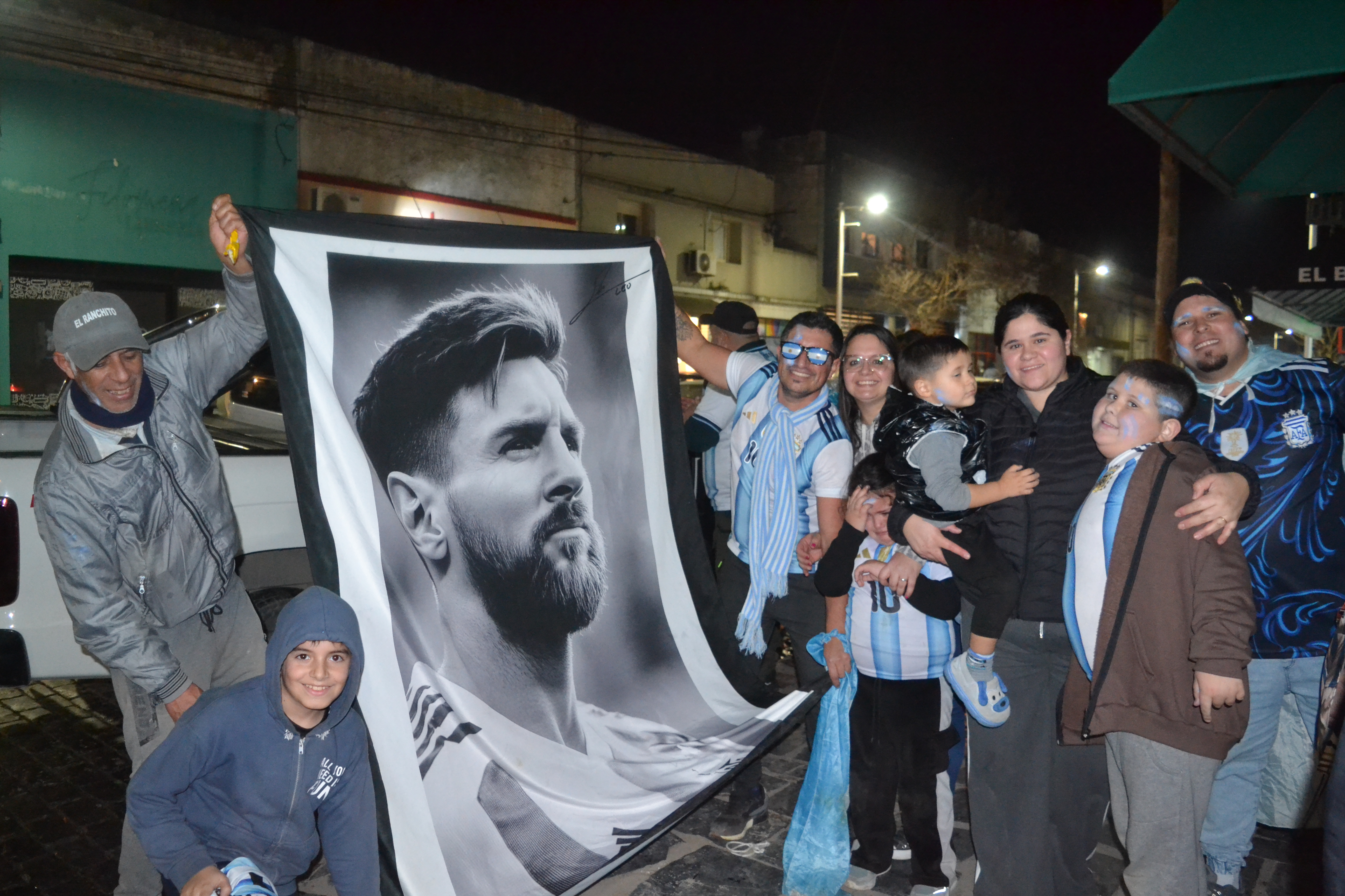  PRINGLES CELEBRÓ CON UNA MULTITUD LA CLASIFICACIÓN DE ARGENTINA A LA FINAL DEL MUNDIAL