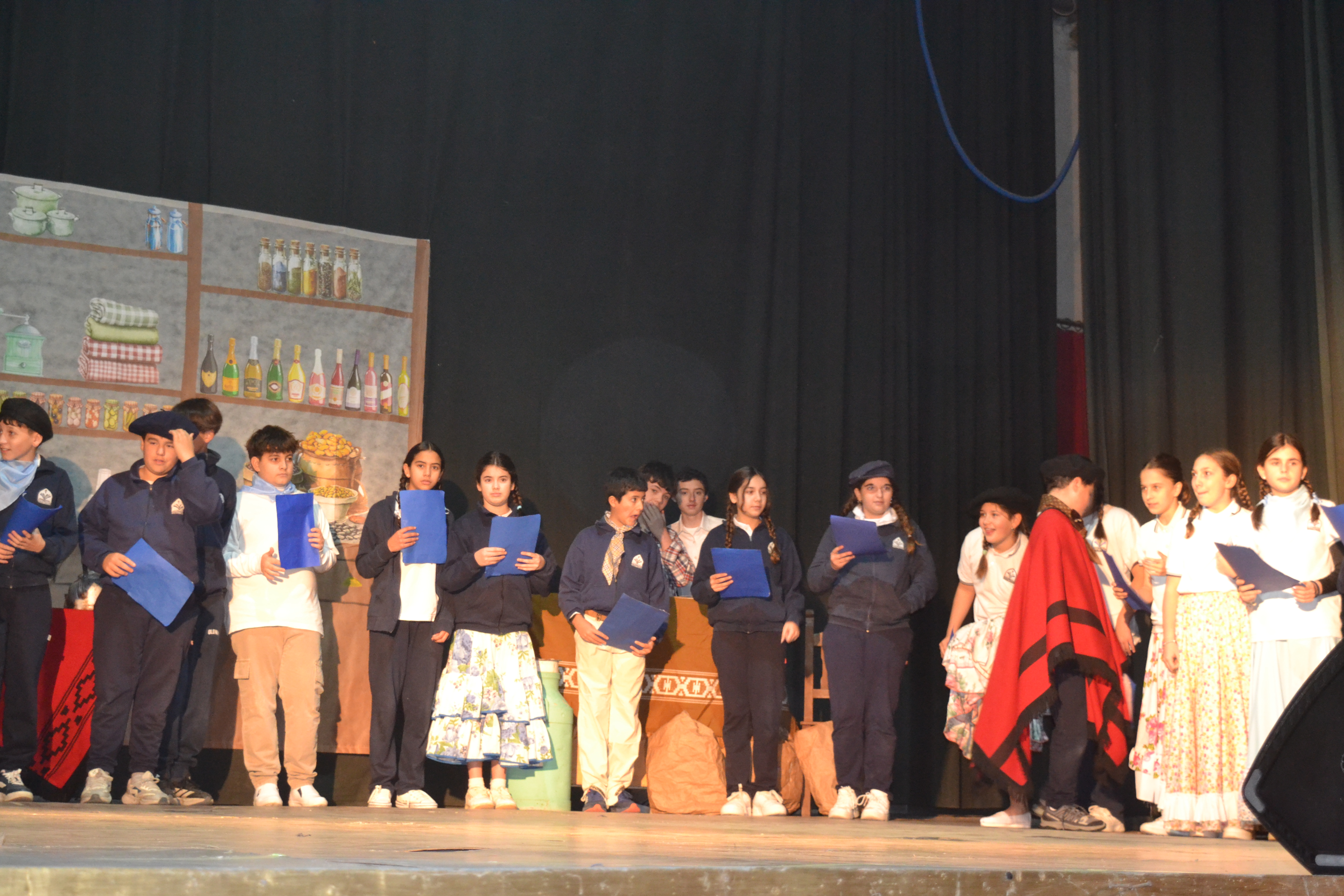  El Colegio Sagrado Corazón conmemoró el Día de la Independencia en el Teatro Español