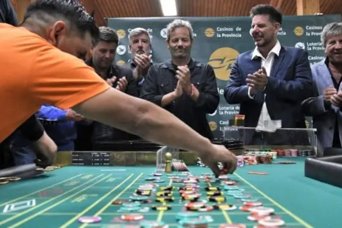  Negro el 13 fue la bola que inauguró la temporada del casino de Monte Hermoso