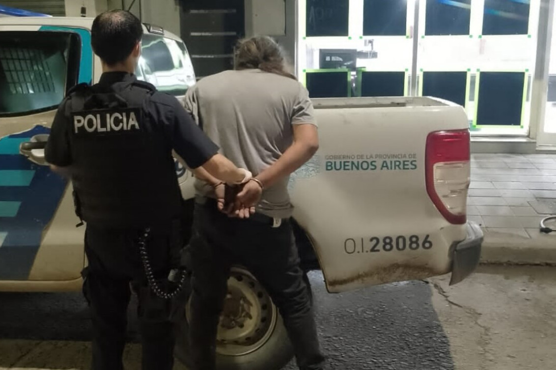 Armado hasta los dientes: cayó luego de una feroz golpiza a su expareja