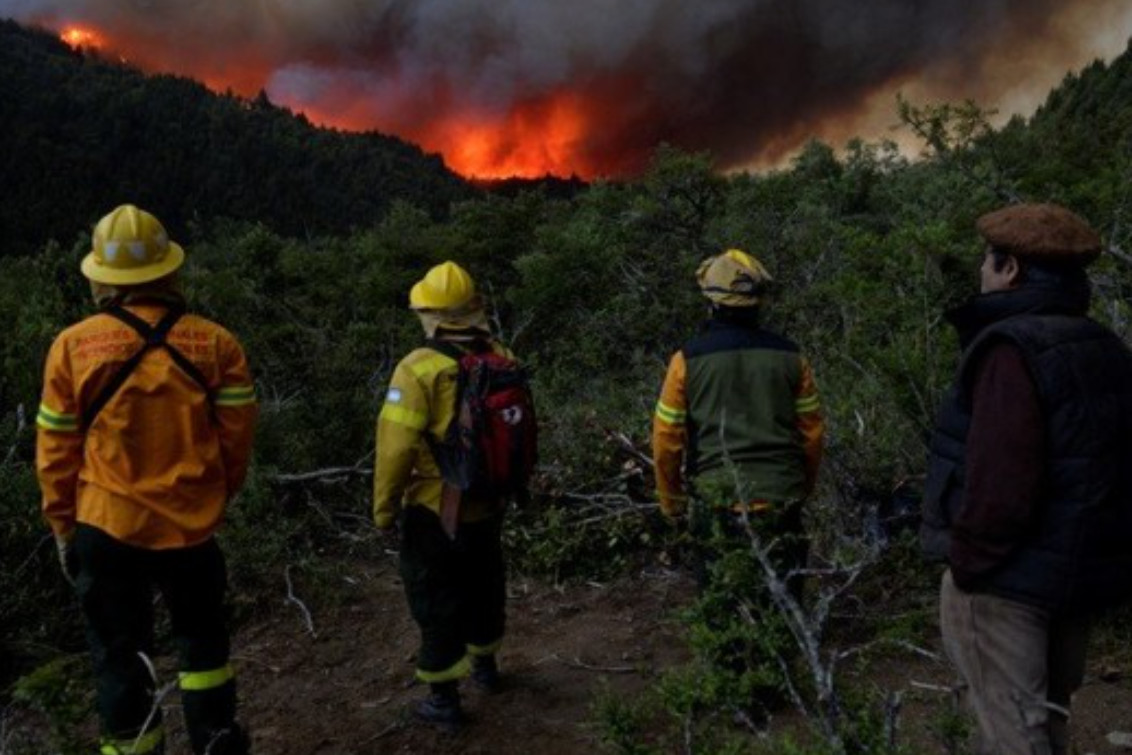 La ola de calor y la sequía complican la situación de los incendios forestales