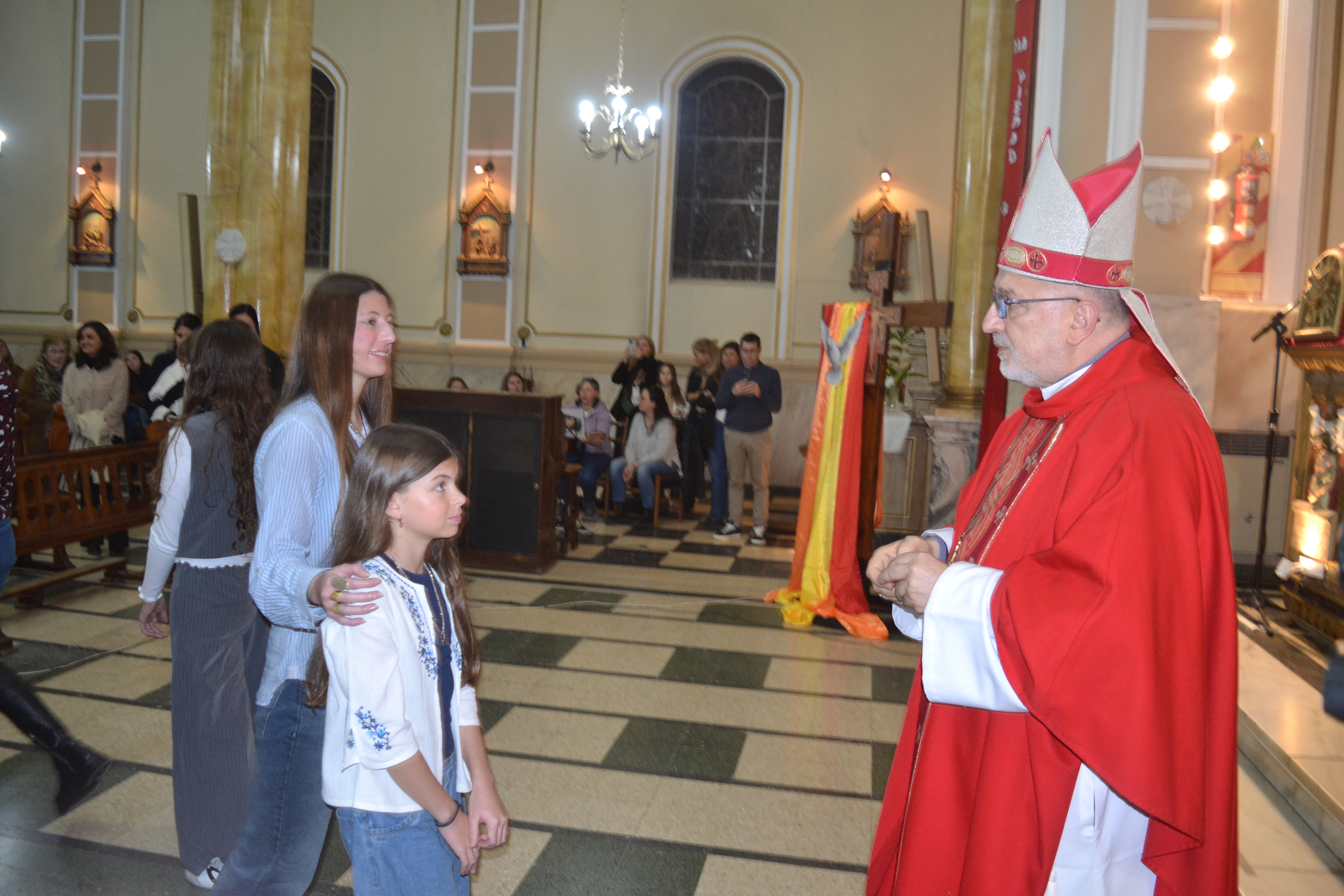   Otro grupo de adolescentes recibieron el Sacramento de la Confirmación