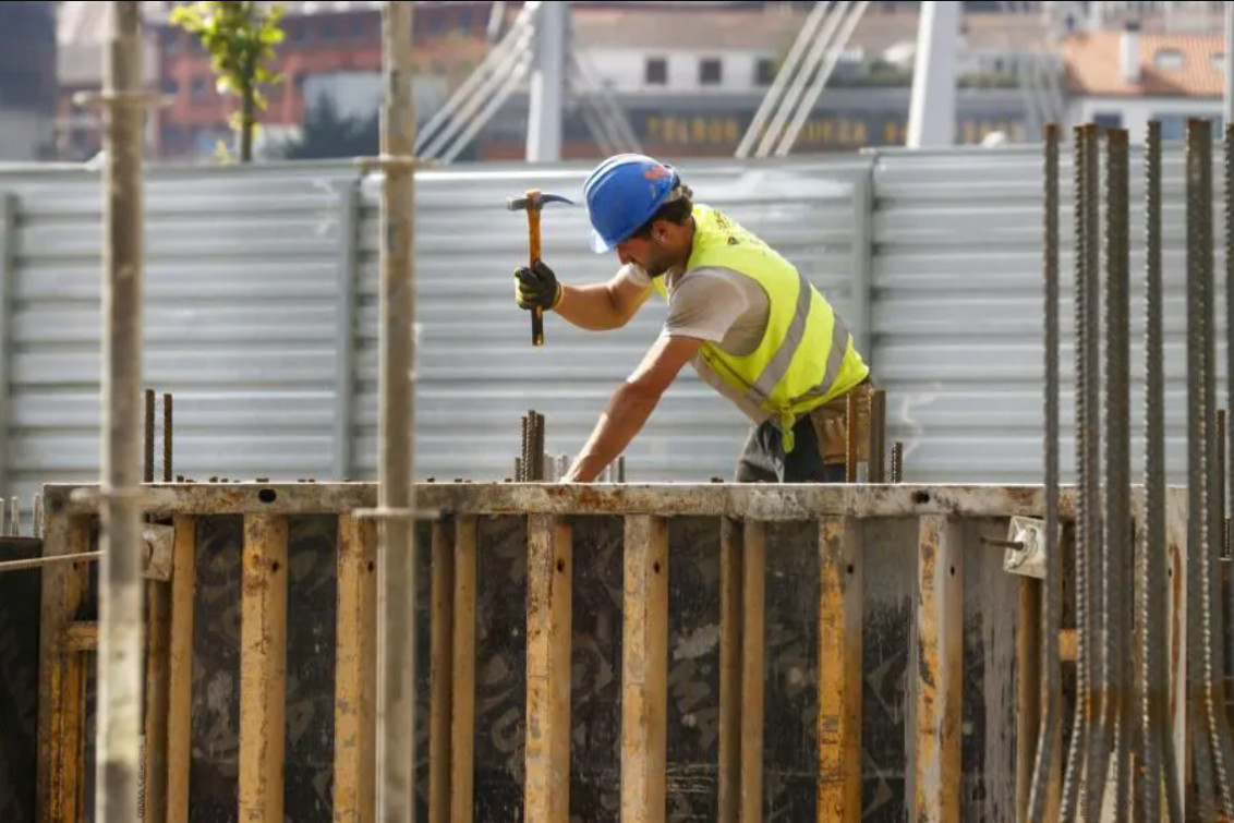 En los cinco primeros meses de Milei se perdieron 177 mil empleos y cerraron 7.860 empresas  