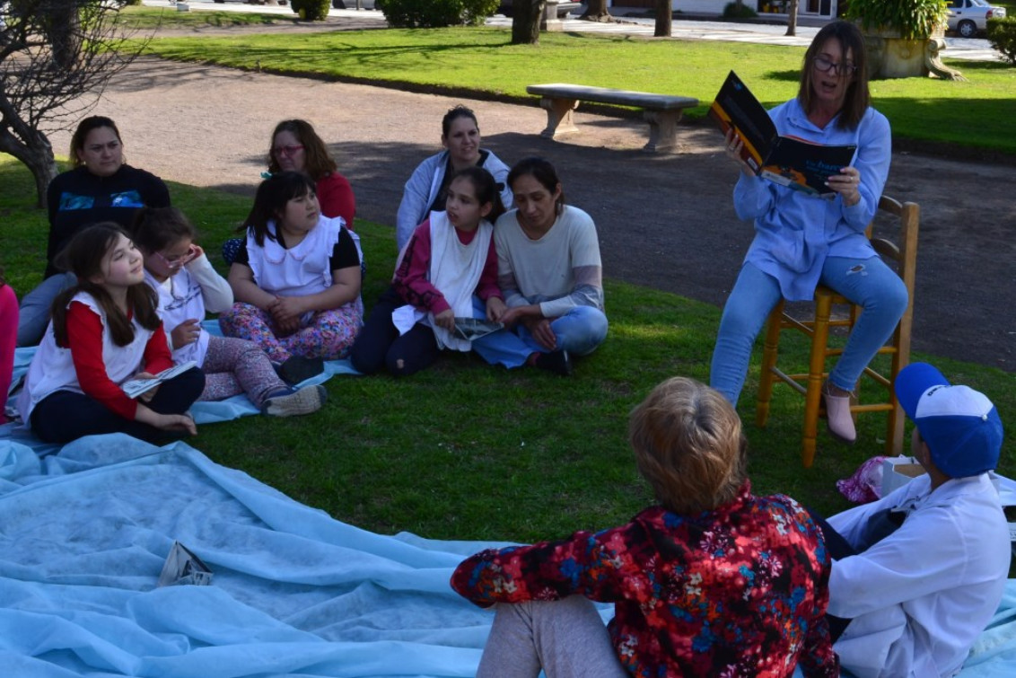  Se cerró el Mes de la educación especial con un picnic literario 