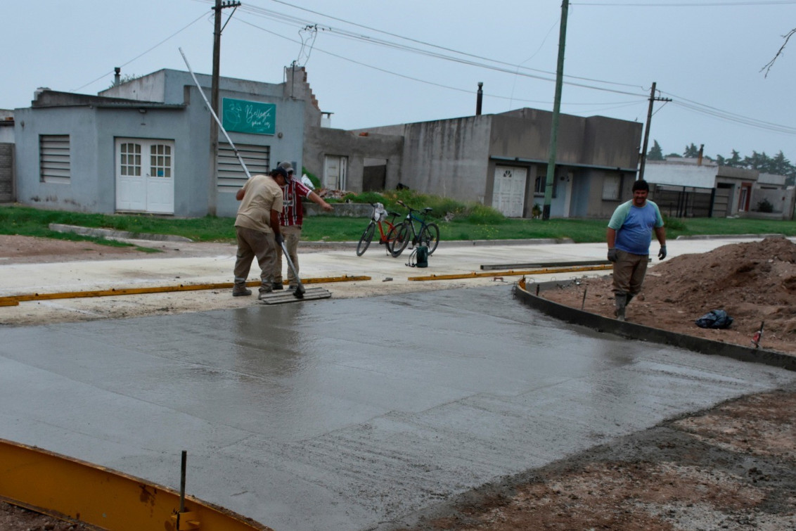  Avanza el pavimento en Boulevard 1: Finalizó el lado impar de la colectora
