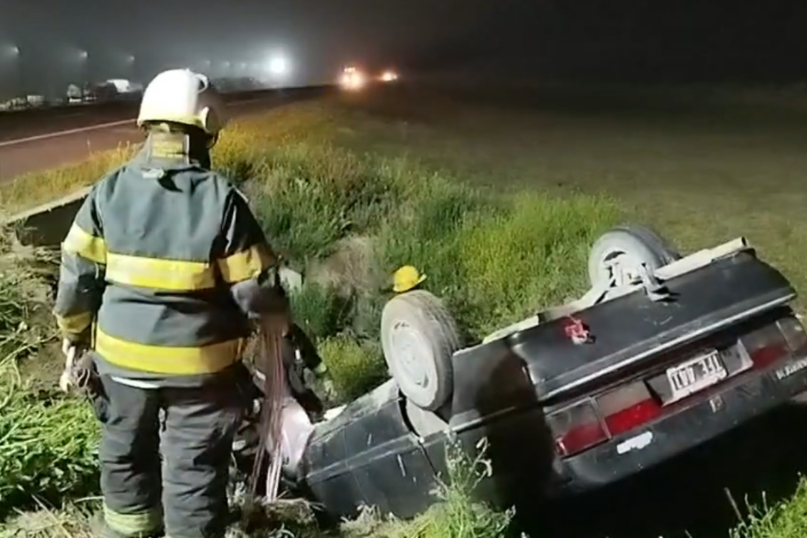 Vuelco de un Renault 21 en Ruta 51