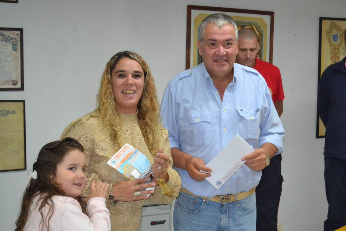 VANESA MARIN RECIBIÓ LAS LLAVES DE UNA CASA A ESTRENAR