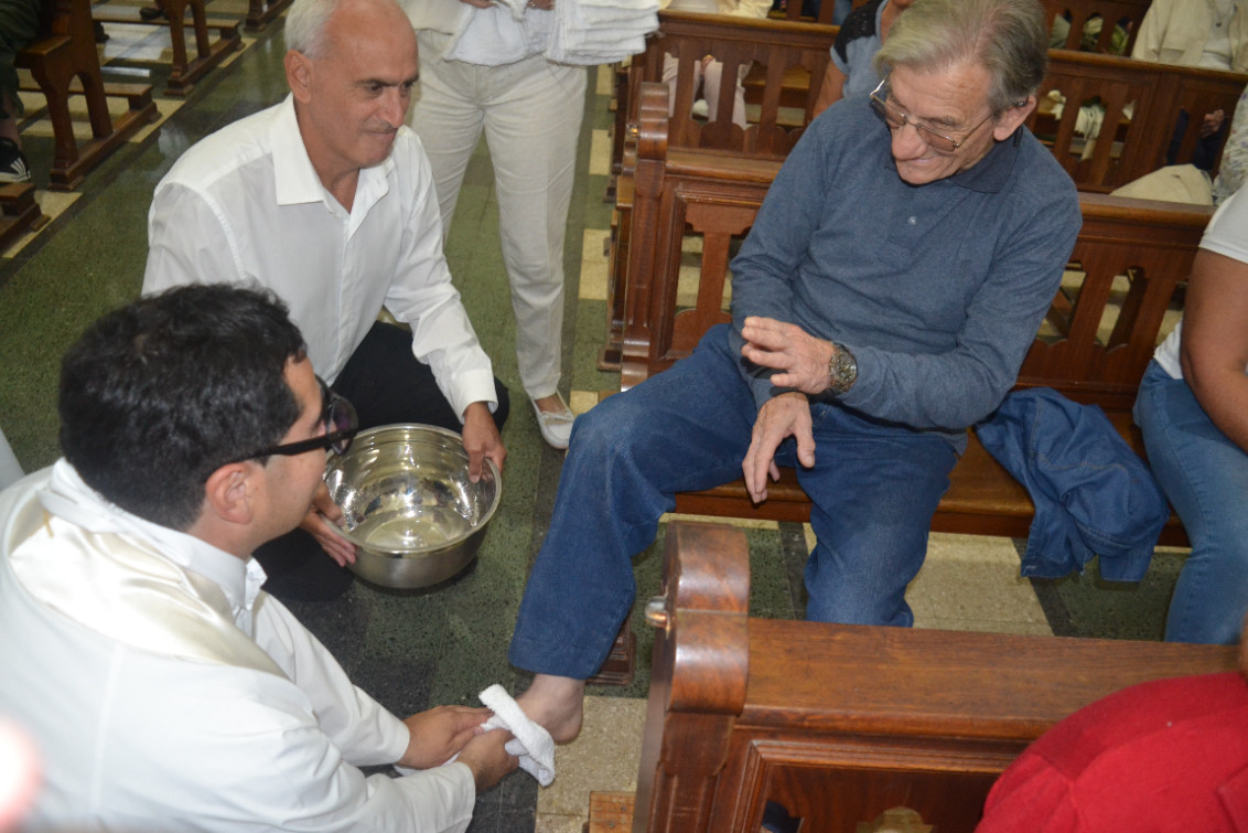 Emotiva ceremonia de lavado de pies en la Parroquia Santa Rosa de Lima