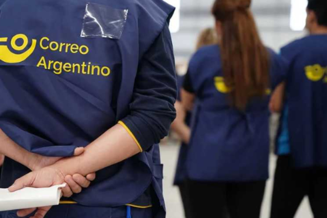 El Gobierno reestructura Correo Argentino con cientos de despidos y un plan de retiros voluntarios