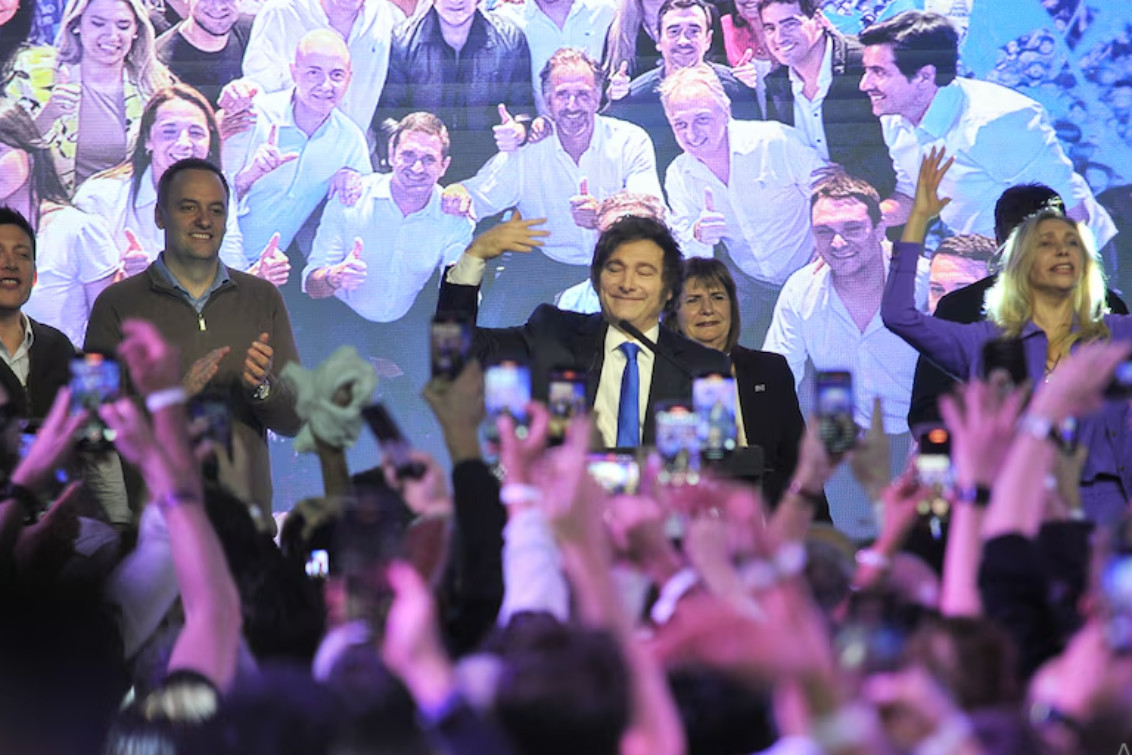 La Libertad Avanza: gana en la provincia de Bs As y obtiene más del 40% de los votos en todo el país
