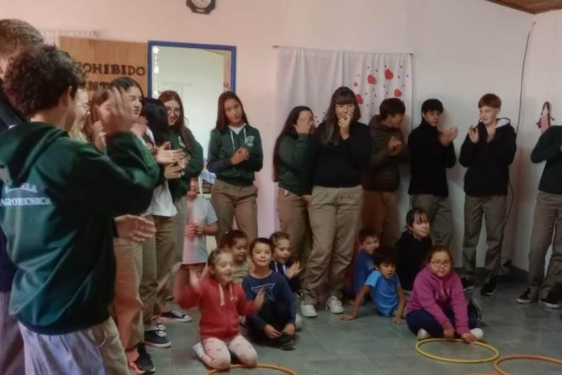 VISITA DE ALUMNOS DE LA ESCUELA AGROTÉCNICA AL CIC JUGARTE