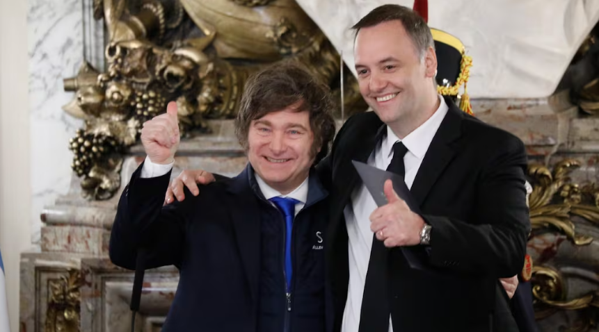 Javier Milei, sobre Manuel Adorni: “Si la Justicia lo considera culpable, lo vuelo de una patada”