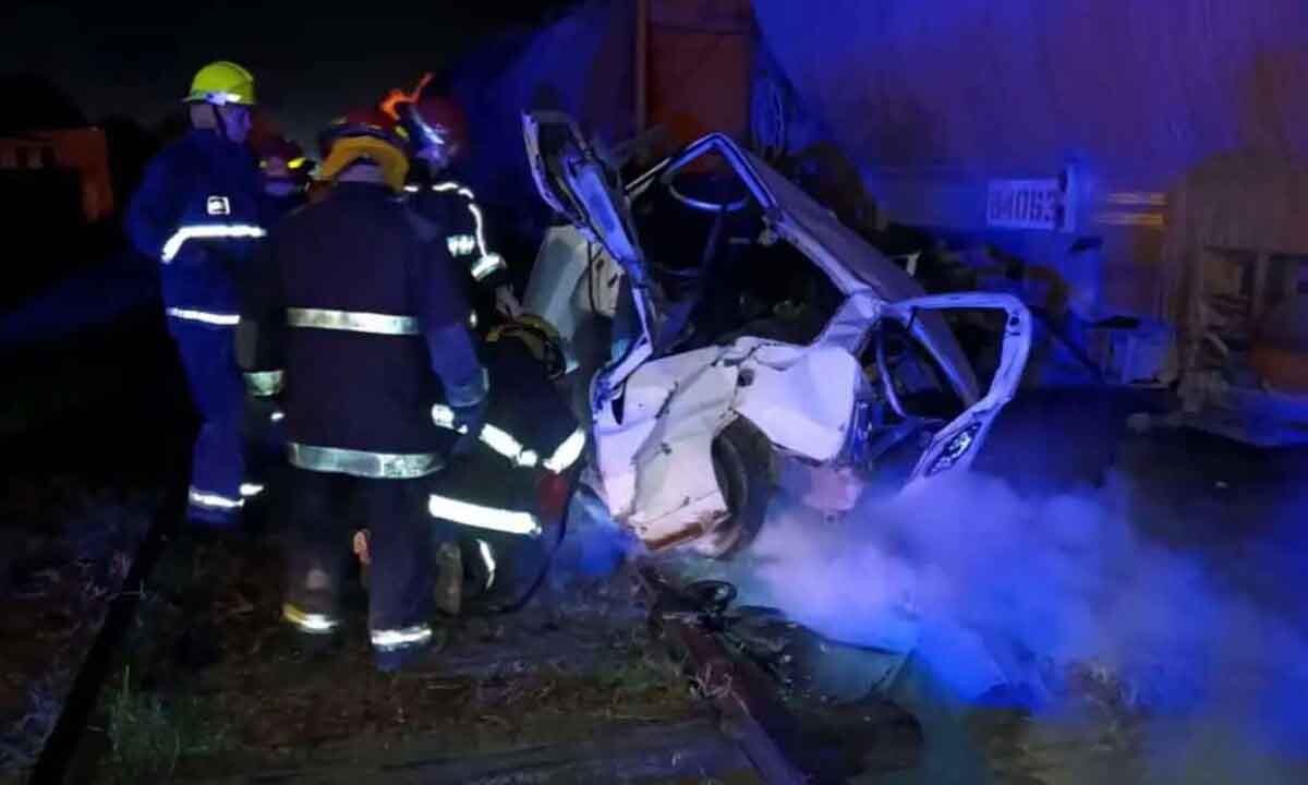 Olavarría: un tren embistió a un auto y tres mujeres se salvaron de milagro