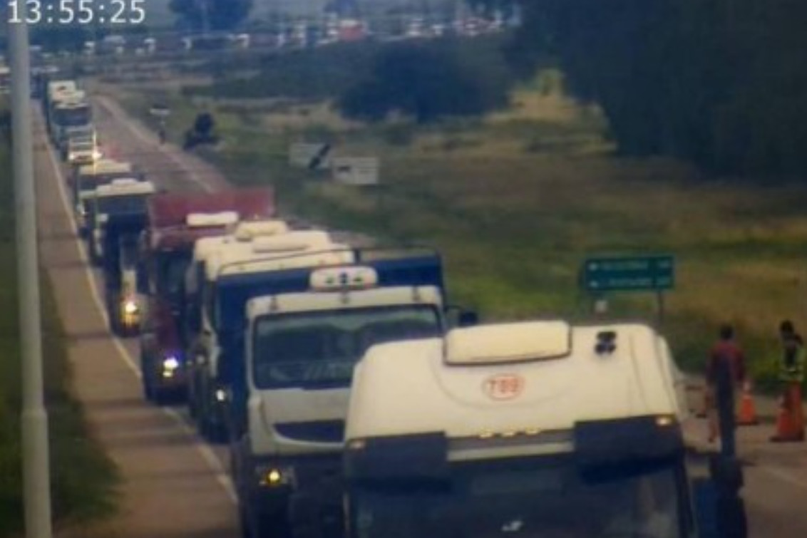  Caos en la Ruta 3: trabajos de bacheo y demoras kilométricas entre Cerri y Médanos