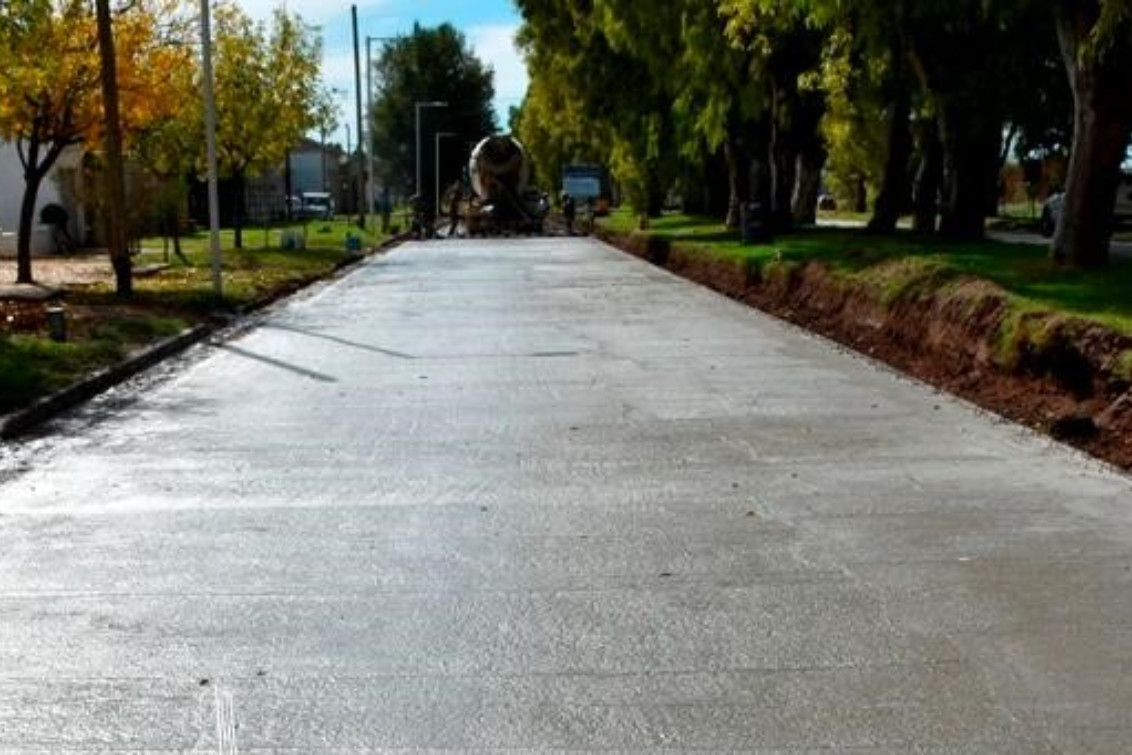  Avanza la pavimentación en la colectora de Boulevard 1 y se acerca a su finalización