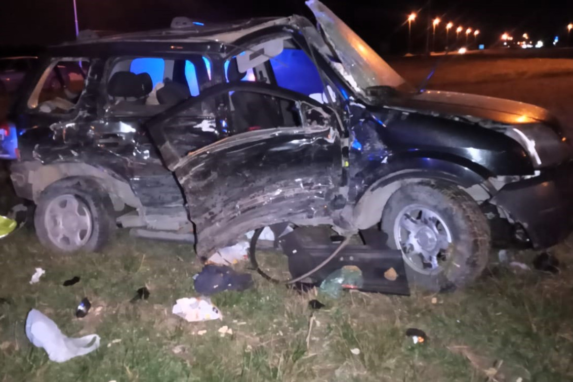  Violento choque entre camionetas en la rotonda de rutas 85 y 51