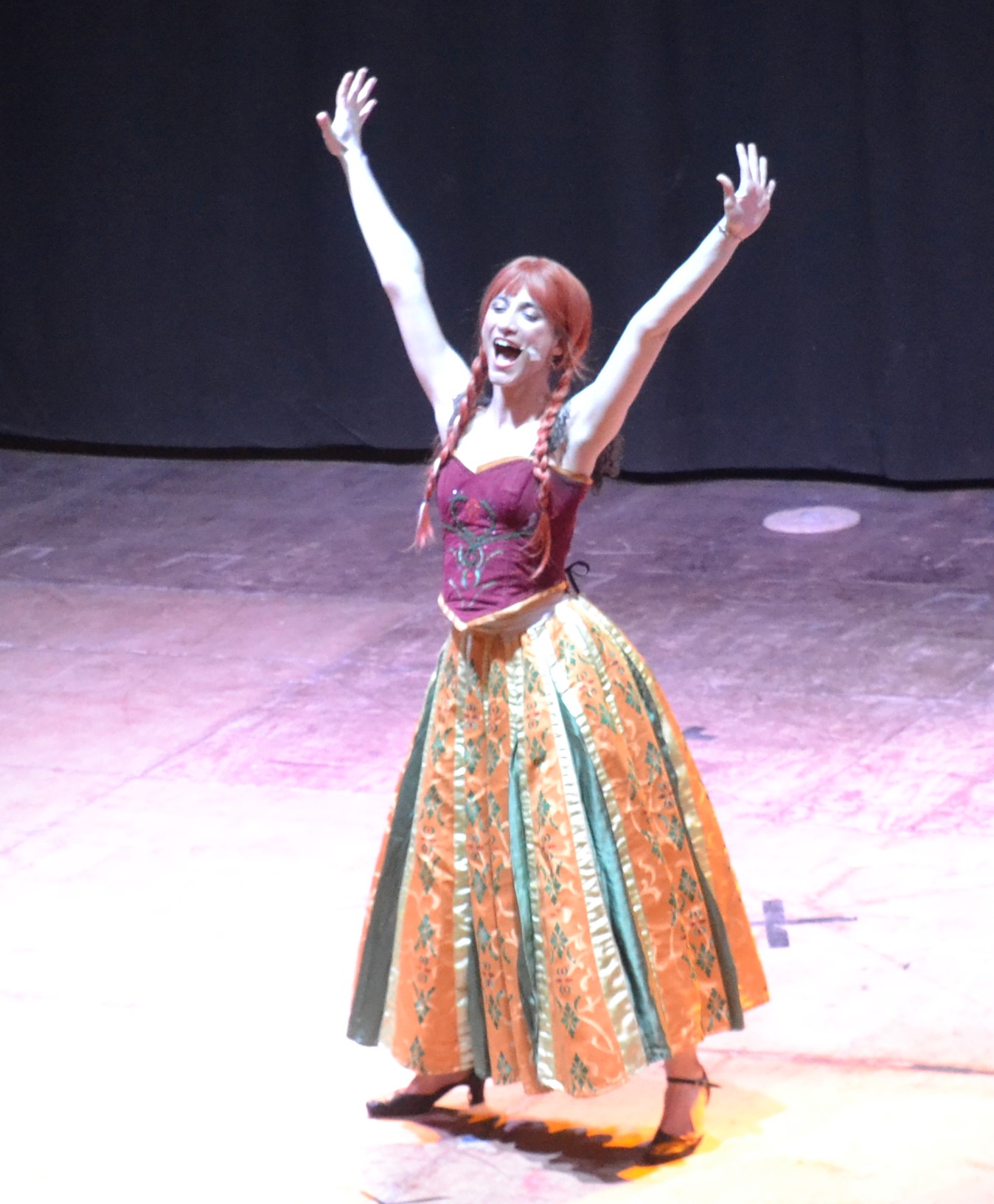   Con una sala colmada, “Fantasy Show” conquistó al público en el Teatro Español de Coronel Pringles