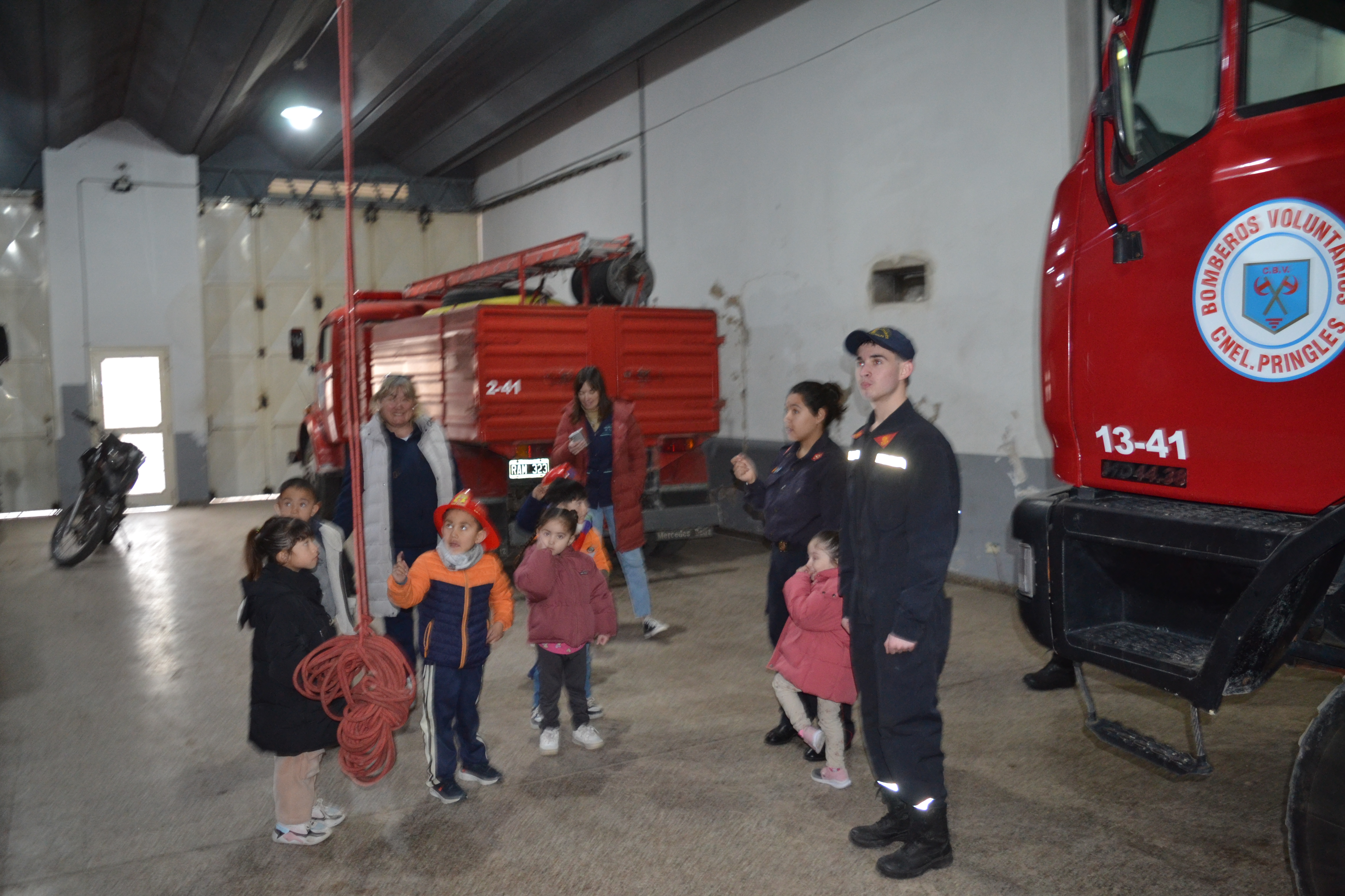  Los pequeños de la UDI “Nidito de Amor” conocieron de cerca la labor de los Bomberos Voluntarios