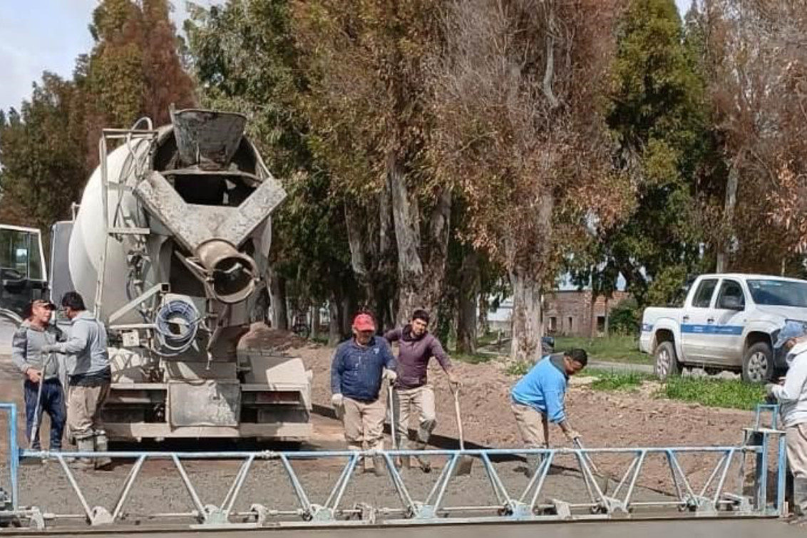 LA COLECTORA DE BOULEVARD 1, SUMA UNA CUADRA MÁS DE PAVIMENTO