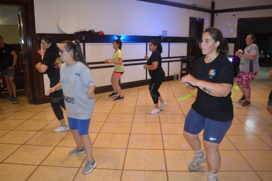  “Ritmos Pringles” realizó una máster a beneficio de Sandra en el Club de Pelota