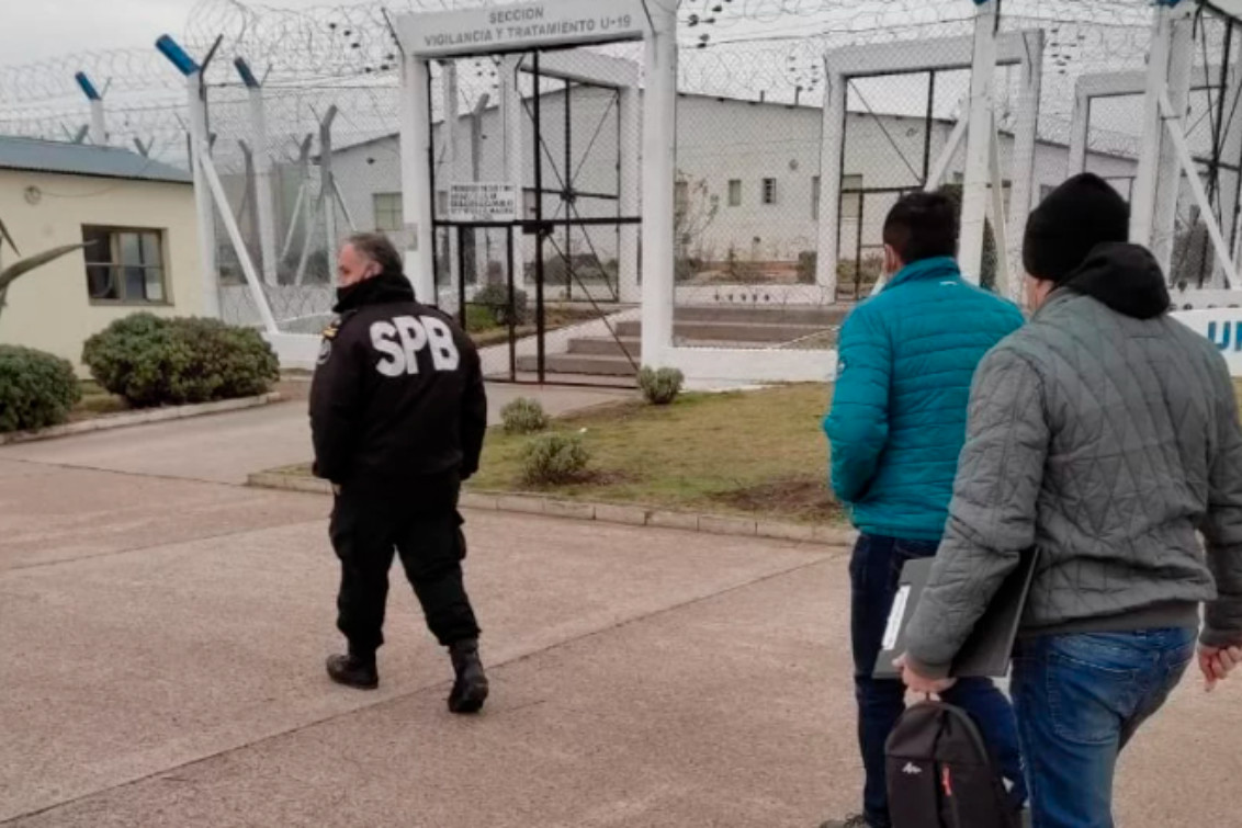 Allanaron una celda de la cárcel de Saavedra por una estafa millonaria