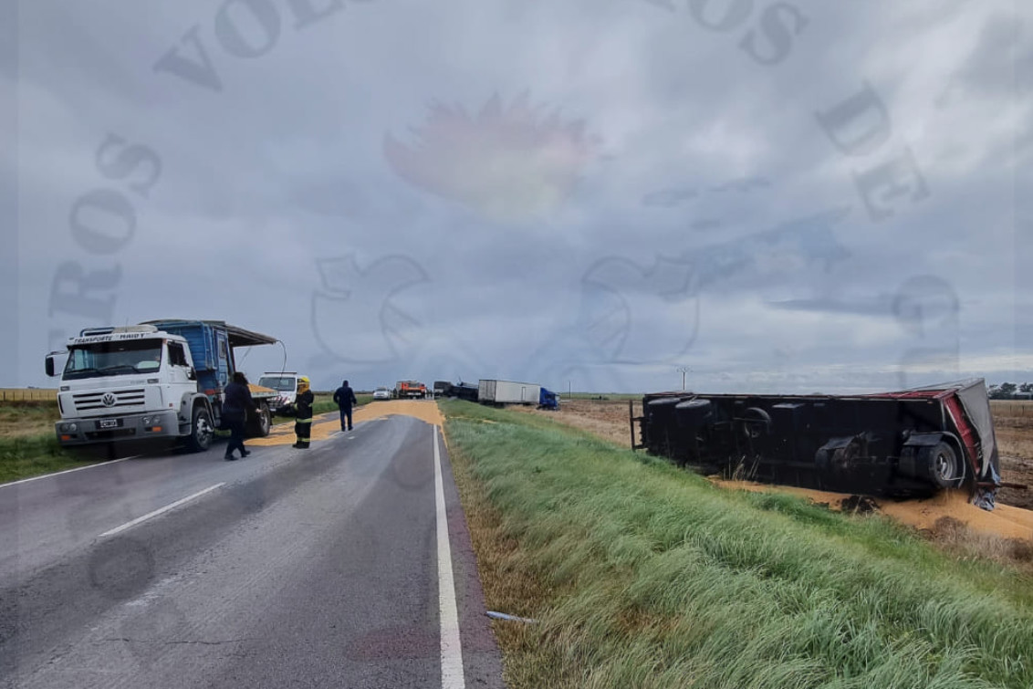 RUTA 33: Siniestro vial involucró a cuatro camiones