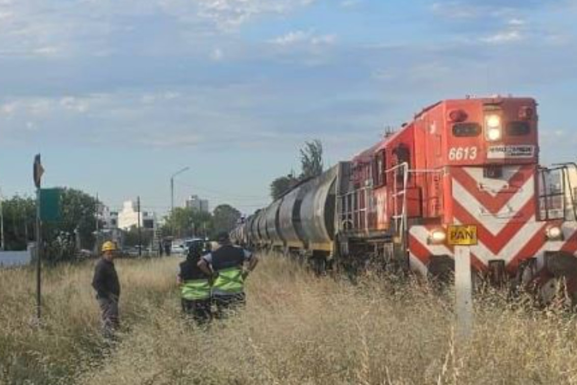 BAHÍA BLANCA: El tren atropelló a una mujer y está en grave estado