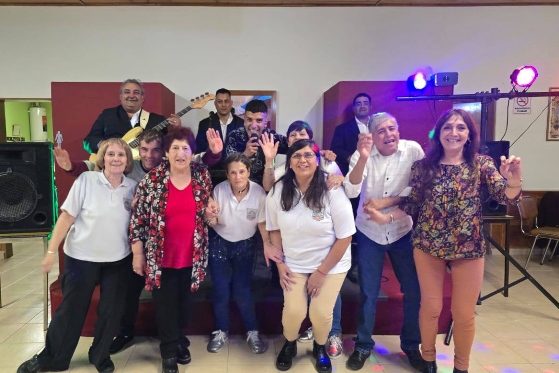La Peña Amigos de la Tercera Edad se prepara para su primer baile familiar del año